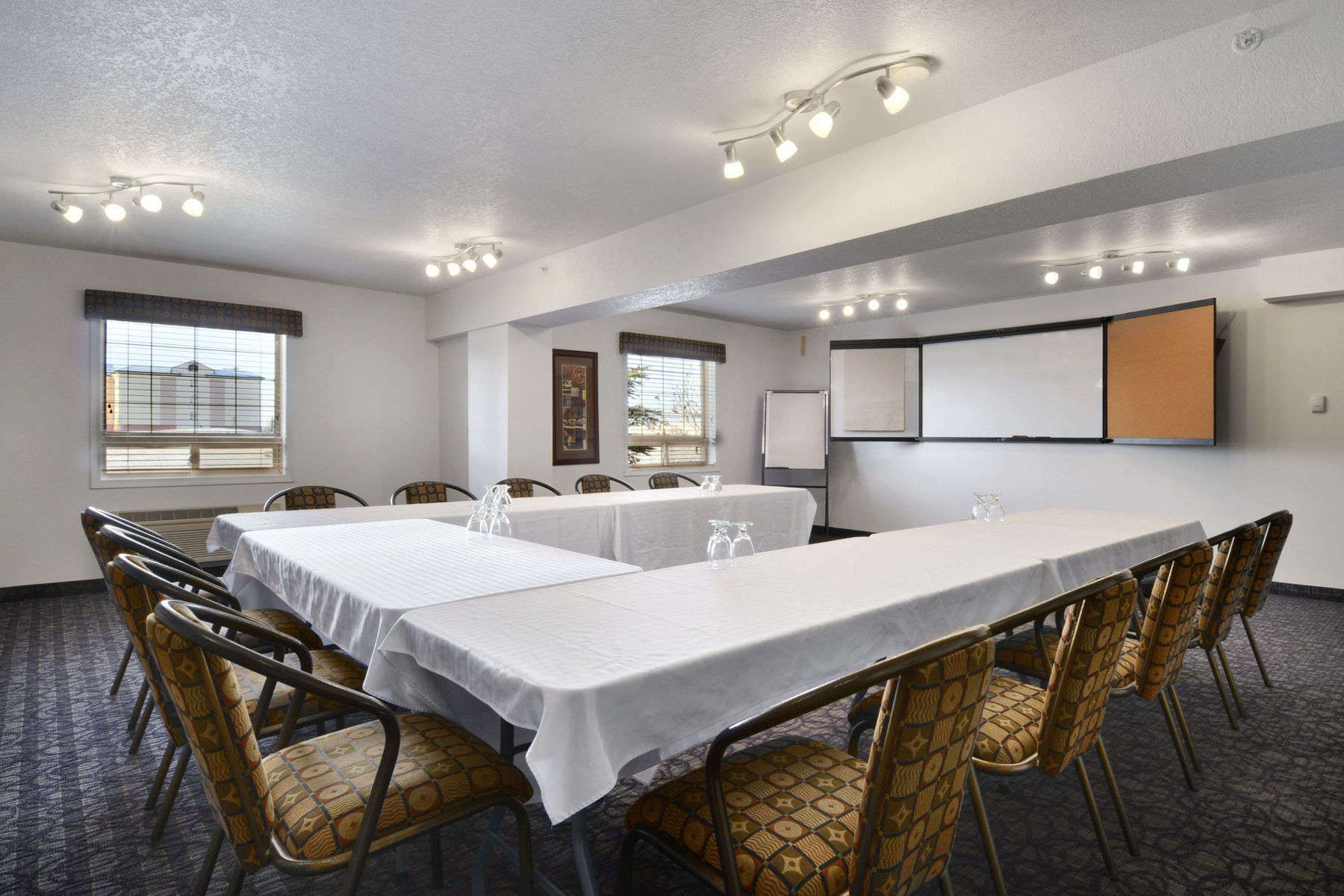 Ramada By Wyndham Red Deer Hotel & Suites Exterior photo